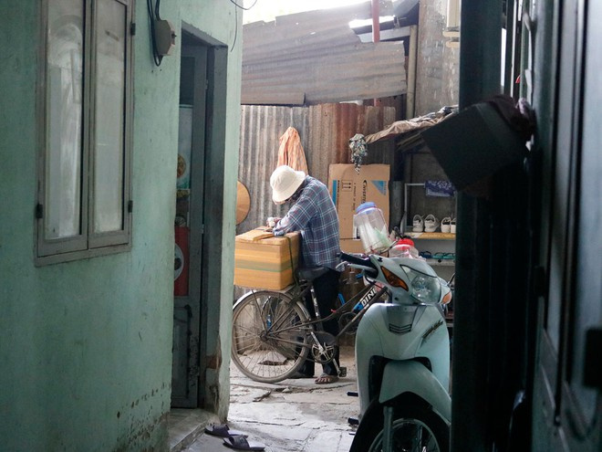 Nhiều người mưu sinh bằng nghề bán hàng dạo, lại thuê nhà trọ ở Sài Gòn lao đao vì không có thu nhập mùa Covid