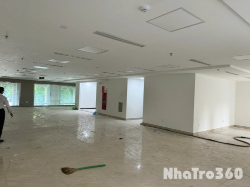 Văn Phòng cho thuê  120m2 Mặt Phố Giảng Võ, Đống Đa - 26 Triệu/Tháng. Có chỗ để Ô TÔ