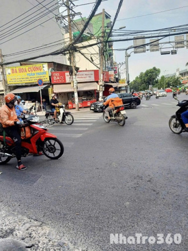 CHO THUÊ MẶT BẰNG ĐẸP NGAY NGÃ TƯ NGUYỄN XÍ - ĐINH BỘ LĨNH