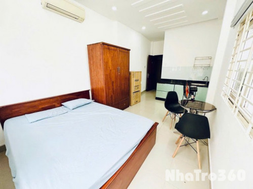 Cho thuê căn hộ studio ban công, Q10 gần chợ Hồ Thị Kỷ, Vạn Hạnh Mall, Việt Nam Quốc Tự