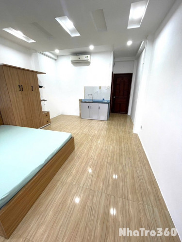 CĂN STUDIO BAN CÔNG THANG MÁY 40M2 QUẬN 4