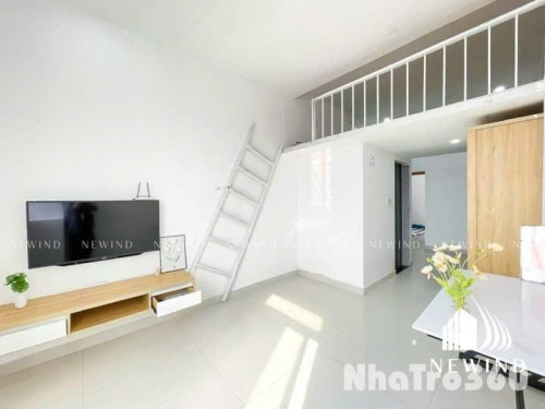 Duplex cửa sổ full nội thất - ở được tới 4 người - có tivi thoải mái tự do