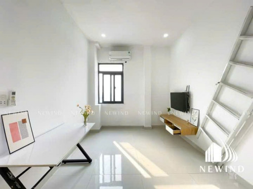 Duplex cửa sổ full nội thất - ở được tới 4 người - có tivi thoải mái tự do