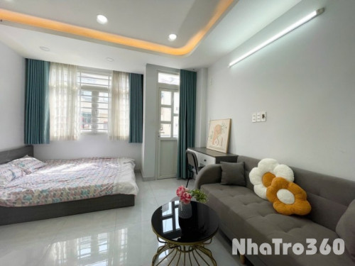 Studio Ban Công Tách Bếp Full NT Quận 1