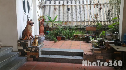Cho thuê nhà có sân vườn đẹp ở Nghi Tàm, Tây Hồ. 18tr