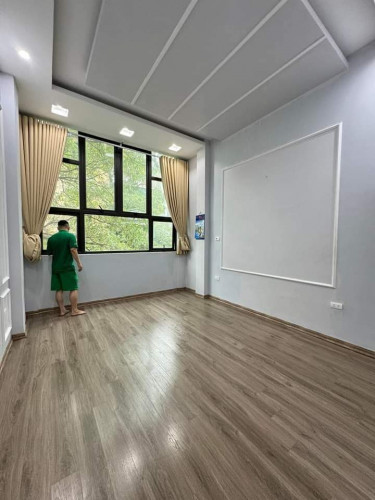 Nguyên căn đẹp mới, tôi chủ nhà cho thuê nhà, VP, KD - 124m2; 4T; Khu Giáp Bát - 34 Tr