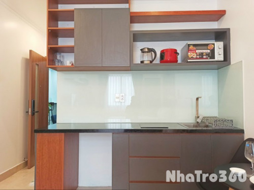 Căn hộ studio đầy đủ nội thất, cửa sổ trời thoáng mát ngay trung tâm Q3, thuận tiện di chuyển Q1, Q5, Q10