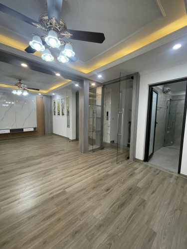 Chủ nhà cho thuê nguyên căn đẹp mới, Thang Máy,  Linh Đàm; Kinh doanh, VP, 122m2* 4T- 33 Tr