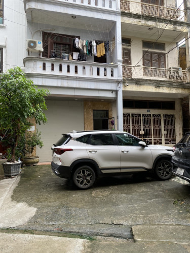 Cho thuê nhà ôtô đỗ cửa, vào nhà ở Trương Định, Giáp Bát 12tr