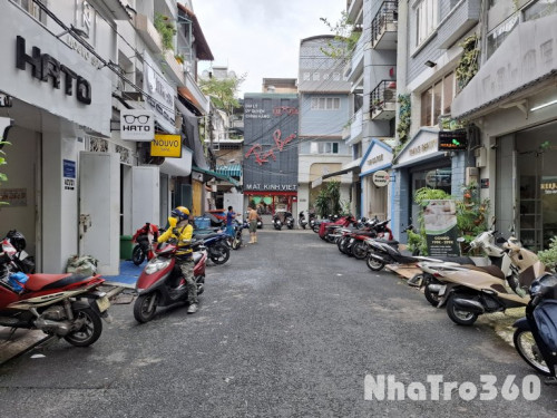 Cho thuê nhà - văn phòng hẻm 7m Sư Vạn Hạnh, cách Vạn Hạnh mall 250m, 400m2, 4 tầng. Thương lượng