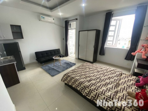 Căn studio full nội thất banconl Q10