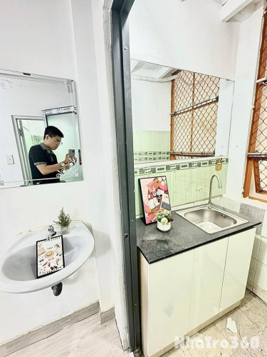 Trống sẵn căn studio bếp ngoài gần Đại Học Luật