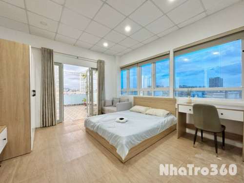 Cho thuê Penthouse Ban Công Q10 Gần Huflit