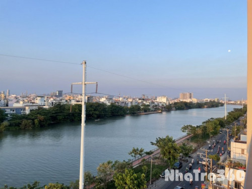 Căn hộ ban công view sông, gần Cầu Rạch Ong Q7