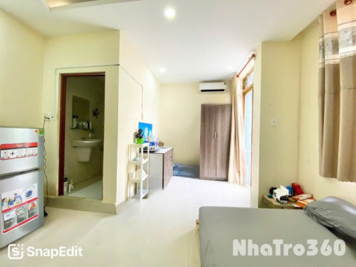 Cho thuê căn hộ studio ban công, Q10 gần UEH B, Huflit, Vạn Hạnh Mall, Việt Nam Quốc Tự