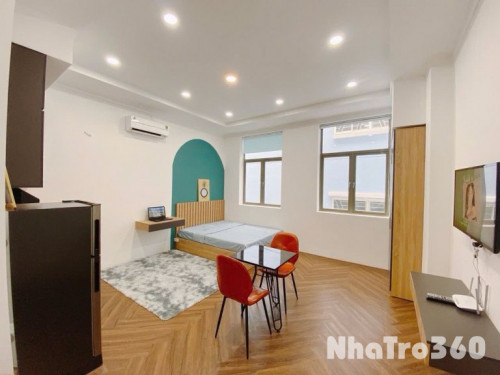 Studio 30m2, đủ nội thất, 2 cửa sổ lớn,ngay Vincom