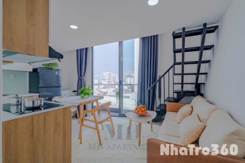 Duplex ban công đầy đủ nội thất gần RMIT