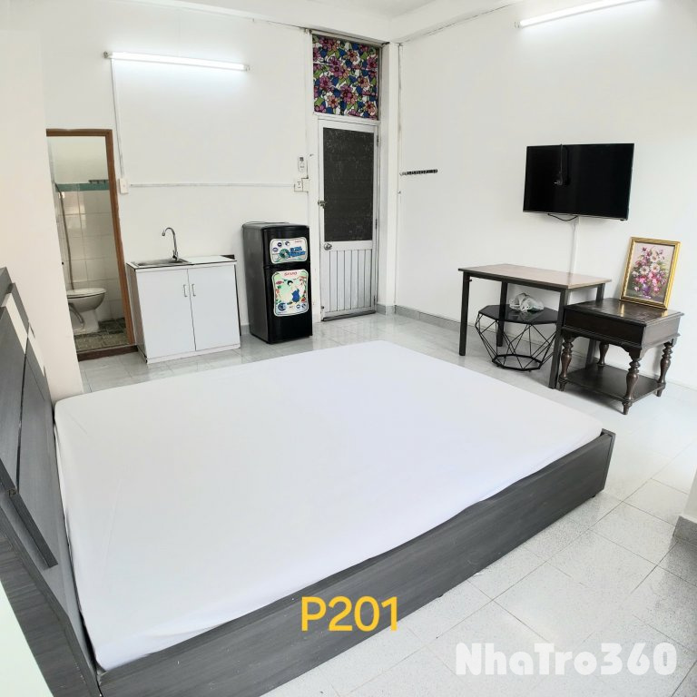 Cho thuê căn hộ ban công, Q10, đường 3/2, gần ĐH Kinh Tế, Công Trường Dân Chủ, Toà nhà Viettel