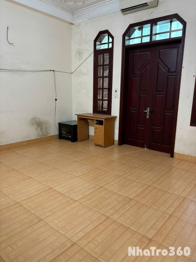 Cho thuê nhà nguyên căn ngõ Hoàng Đạo Thành,  60m2 x 4 tầng, 4 ngủ, 3 wc, 
16 triệu/tháng
