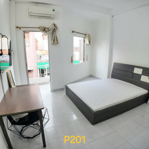 Cho thuê căn hộ ban công, Q10, đường 3/2, gần ĐH Kinh Tế, Công Trường Dân Chủ, Toà nhà Viettel