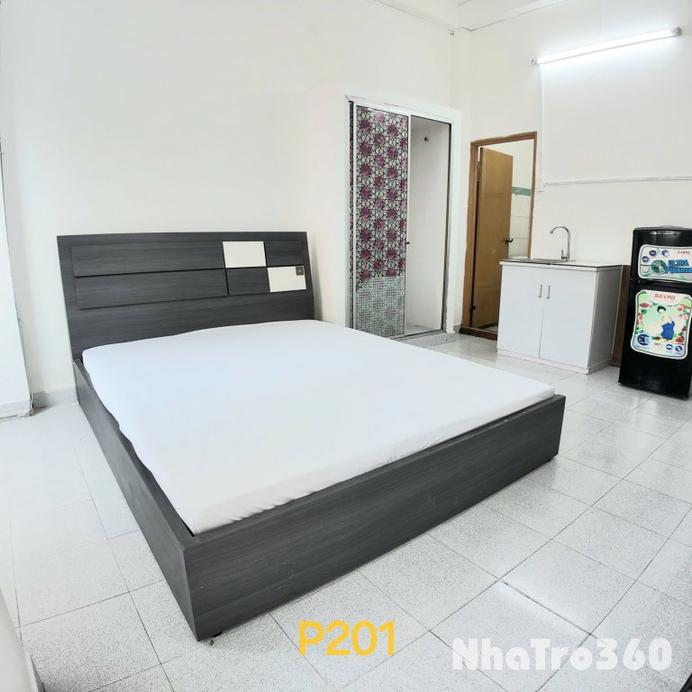 Cho thuê căn hộ ban công, Q10, đường 3/2, gần ĐH Kinh Tế, Công Trường Dân Chủ, Toà nhà Viettel