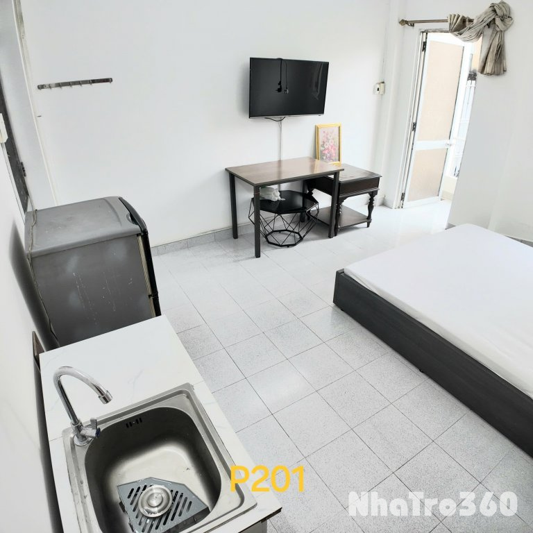 Cho thuê căn hộ ban công, Q10, đường 3/2, gần ĐH Kinh Tế, Công Trường Dân Chủ, Toà nhà Viettel