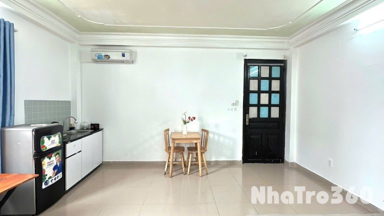 Căn hộ cửa sổ lớn full nội thất gần sân bay