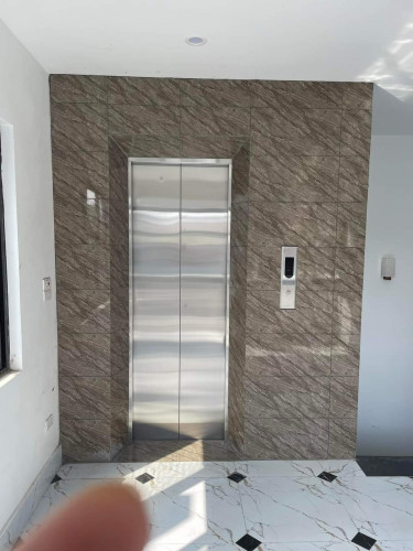 Cho thuê nhà mới, hai mặt tiền, 99m2_ 4T; vỉa hè, Trần Nhân Tông-30 Tr