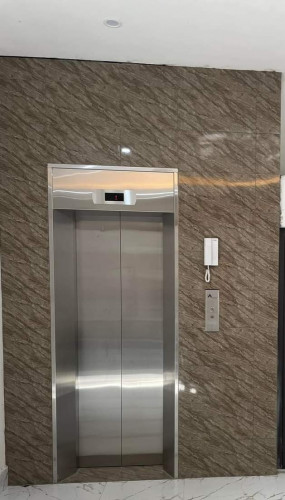 Cho thuê nhà hai cửa đi , thang máy,vỉa hè, 118m2- 5T, Chùa Láng_47 Tr
