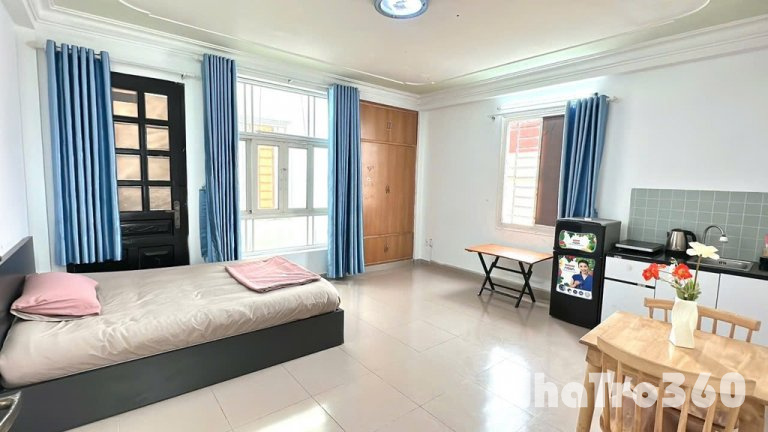 Căn hộ cửa sổ lớn full nội thất gần sân bay