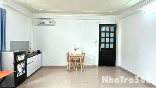 Căn hộ cửa sổ lớn full nội thất gần sân bay