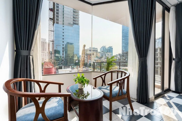 Cho thuê căn hộ quận 1 ban công, gần cầu Ba Son