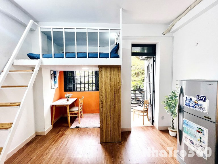 Duplex ban công siêu hot Q10, gần Vạn Hạnh Mall, Đh Hufilit, Đh Bách Khoa, Đh Hoa Sen,...