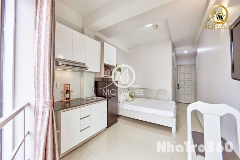 Căn hộ cửa sổ lớn full nội thất gần Etown