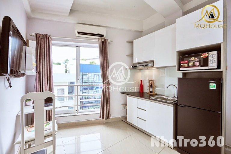 Căn hộ cửa sổ lớn full nội thất gần Etown