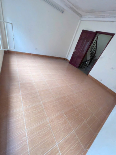 Cho thuê nhà nguyên căn phố HÀO NAM - 30m ra mặt phố 5 tầng 3 Phòng ngủ rộng, 1 phòng nhỏ - 4wc - Sân phơi rộng