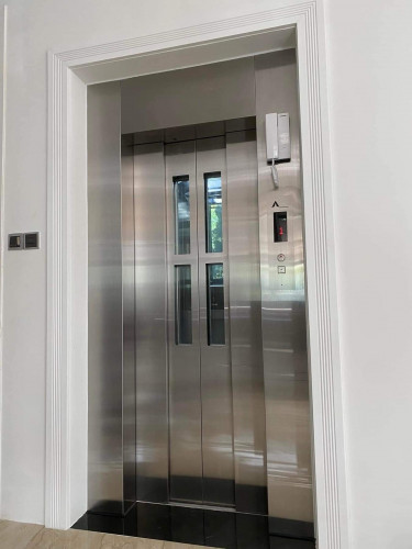 Cho thuê nhà mới, hai mặt tiền, 97m2_ 4T; vỉa hè, Trần Nhân Tông-28 Tr