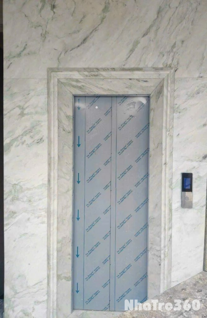 Cho thuê Nhà mới, Lạc Long Quân, thang máy, 101m2x 5T vỉa hè 32 Tr