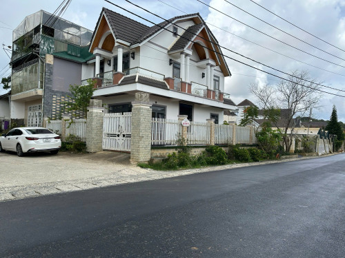 CHO THUÊ VILLA SÂN VƯỜN NGÔ TẤT TỐ P.8 ĐÀ LẠT - 23TR