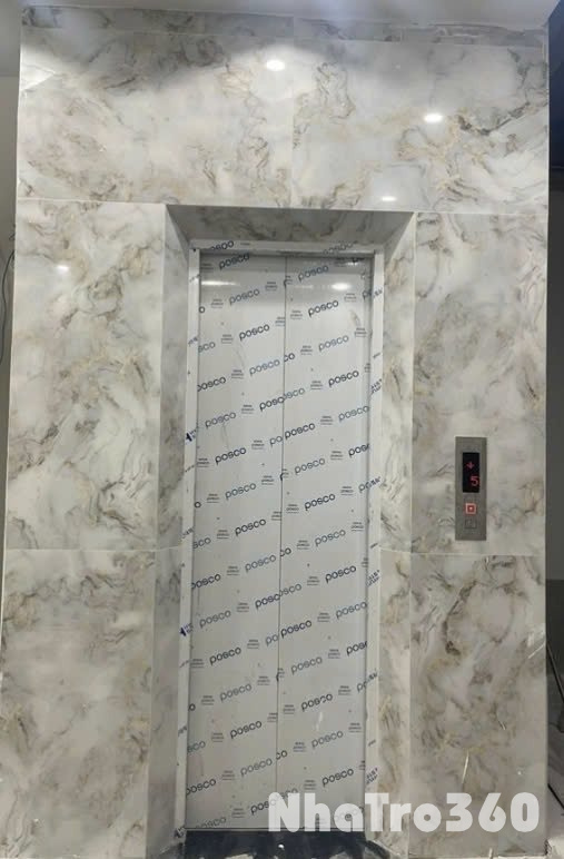 Cho thuê nhà mới, Trần Nhân Tông, thang máy; vỉa hè 122m2* 4T- 50 Tr