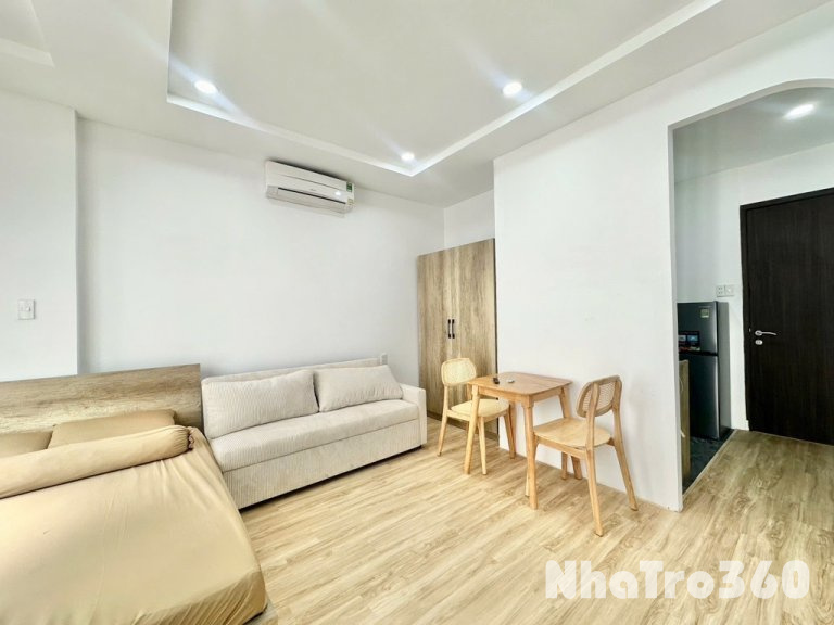 MỚI 100% - FULL NỘI THẤT 40M2 TÁCH BẾP GIÁP Q1