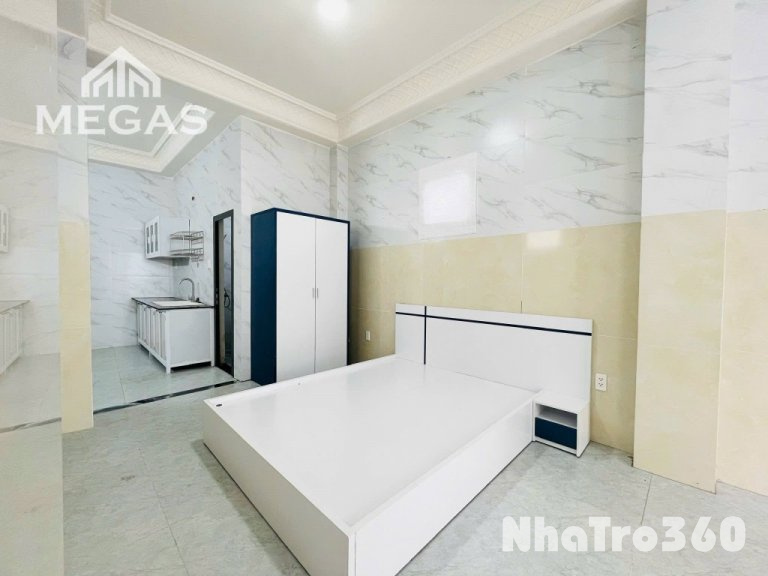 Full nội thất, ban công, rộng, thang máy