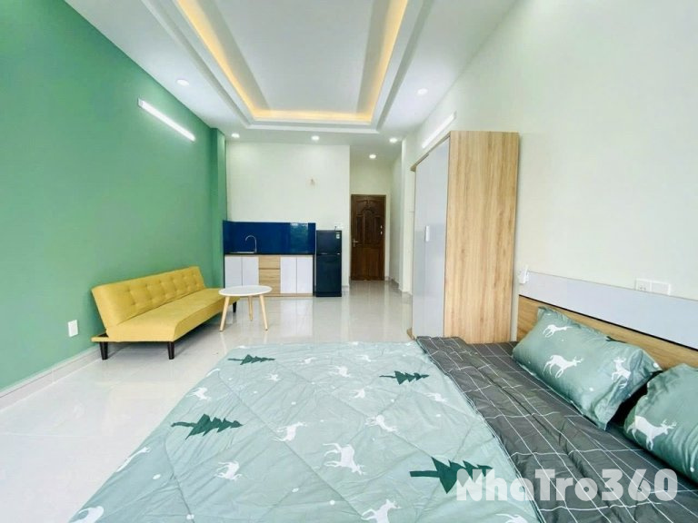 STUDIO RỘNG, ban công , Full nội thất,gần RMIT UEH
