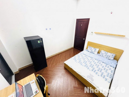 Cho thuê phòng trọ giá rẻ ban công đường Hậu Giang ngay sân bay Tân Sơn Nhất.