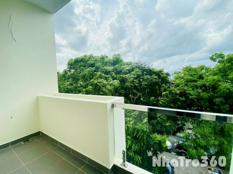 STUDIO RỘNG, ban công , Full nội thất,gần RMIT UEH