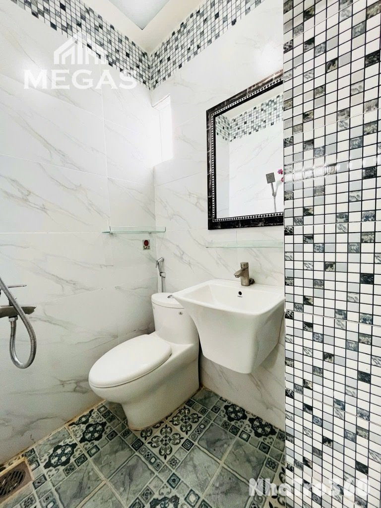 Full nội thất, ban công, rộng, thang máy