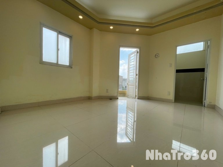 VẪN TRỐNG PHÒNG Ạ (có ban công 3tr8, kbcong3tr3)