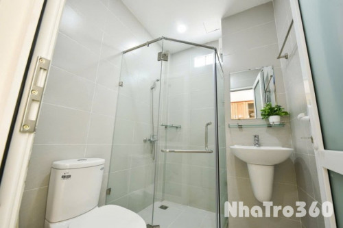 Cho thuê căn hộ ban công, Q1, Đường Trần Hưng Đạo, gần Công Viên 23/9, Cầu Nguyễn Văn Cừ, Cầu Ông Lãnh