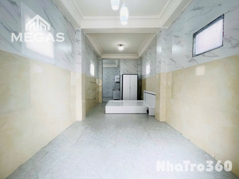 Full nội thất, ban công, rộng, thang máy