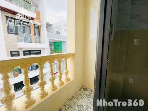 Full nội thất, ban công, rộng, thang máy